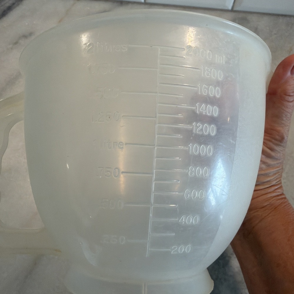 Vintage Tupperware Measure Pitcher Batter Bowl 8 Cup 500 Pour Spout